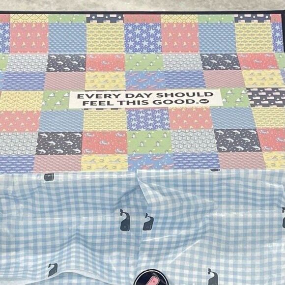 Vineyard Vines Gift Box 11.5x7.5x3.5 - Picture 4 of 5